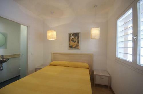 Fornells de La Selva Apartment Sleeps 4 With Pool