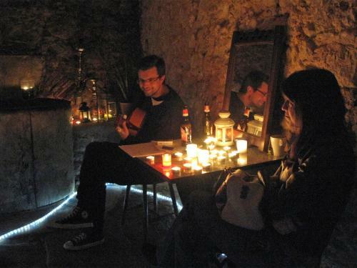 Johnies Place Lisbon Hostel
