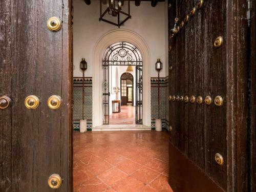 Charming Holiday Home In Fuentes de Andaluc�a With Pool