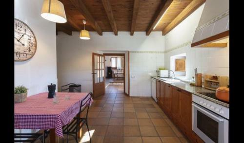 Gironella Villa Sleeps 11 With Pool