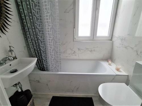 Elegant Apartment In Gij�n With Balcony