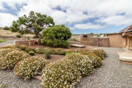 Flatguest Charming House + Pool + Terrace + Views