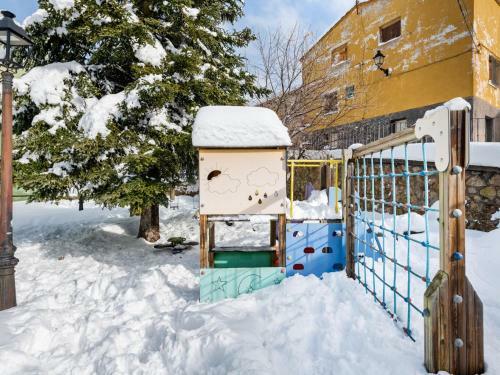 Inviting Apartment In Gudar With Balcony