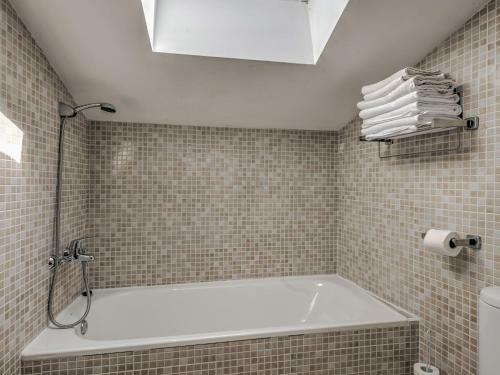 Modern Apartment In Gudar With Terrace