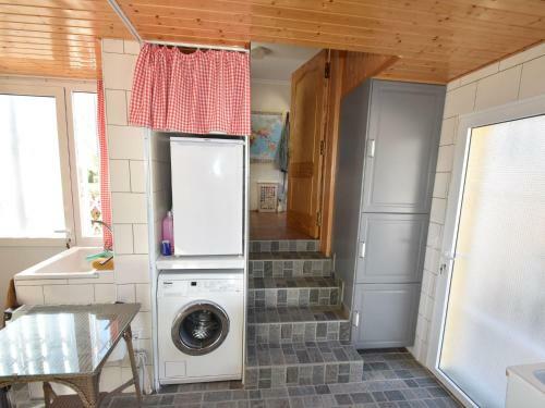 Comfortable Holiday Home With Swimming Pool In Valencia