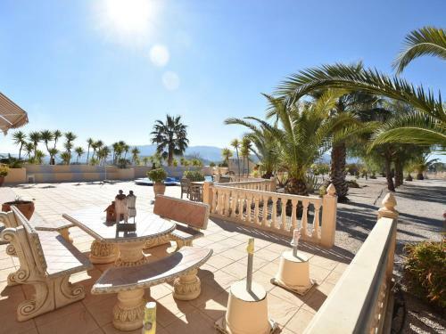 Comfortable Holiday Home With Swimming Pool In Valencia