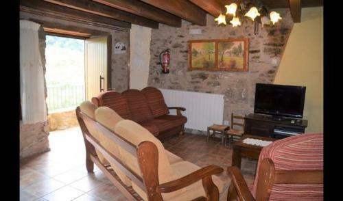 Villa In Els Hostalets D'en Bas Sleeps 15 With Pool