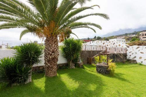 Finca El Poleo With Pool And Sea View