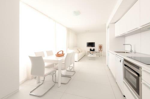 Hostal White Best Holiday