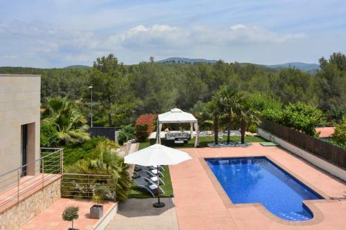 Jafra Villa Sleeps 9 With Pool And Air Con