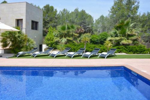 Jafra Villa Sleeps 9 With Pool And Air Con
