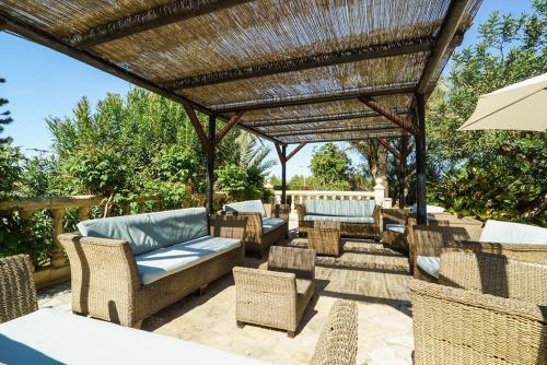 Javea Villa Sleeps 16 With Pool And Wifi