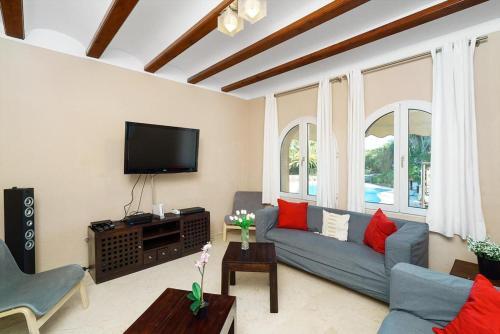 Javea Villa Sleeps 16 With Pool And Wifi