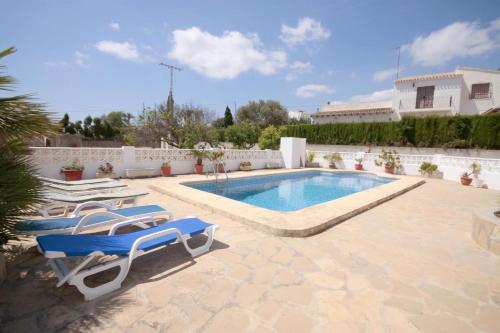 Javea Villa Sleeps 8 With Pool And Wifi