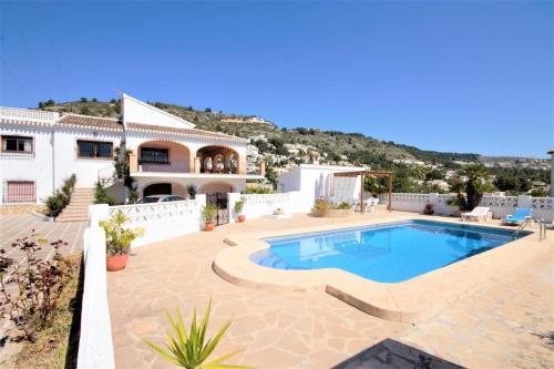 Javea Villa Sleeps 8 With Pool And Wifi
