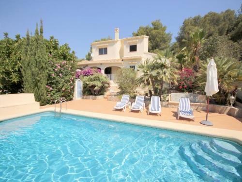 Javea Villa Sleeps 11 With Pool And Wifi