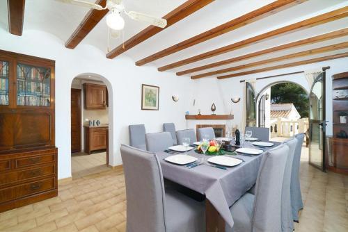 Javea Villa Sleeps 10 With Pool Air Con And Free Wifi