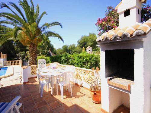 Javea Villa Sleeps 4 With Pool And Wifi