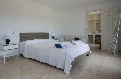 Javea Villa Sleeps 6 With Pool And Free Wifi