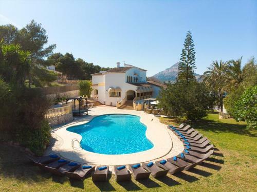 Javea Villa Sleeps 6 With Pool And Wifi