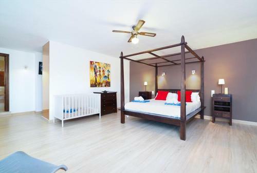 Javea Villa Sleeps 8 With Pool And Wifi