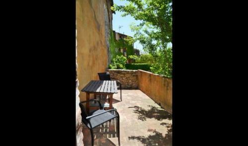 La Bisbal Villa Sleeps 2 With Pool