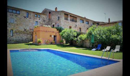 La Bisbal Villa Sleeps 2 With Pool