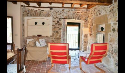 La Bisbal Villa Sleeps 4 With Pool