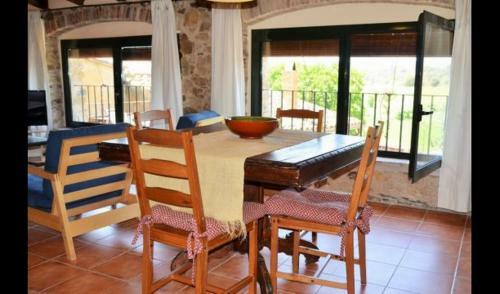 Villa In La Bisbal Sleeps 4 With Pool