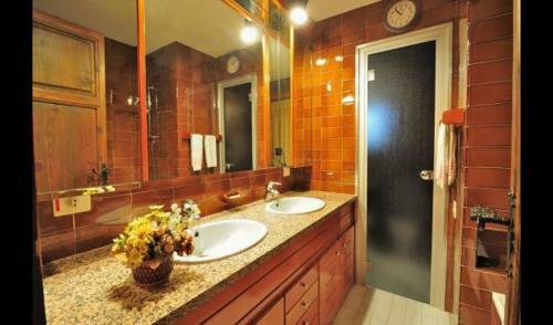 La Garriga Villa Sleeps 26 With Pool
