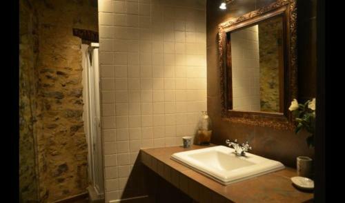 La Llacuna Villa Sleeps 3 With Pool