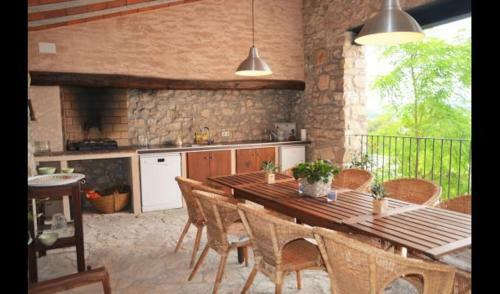 La Llacuna Villa Sleeps 6 With Pool