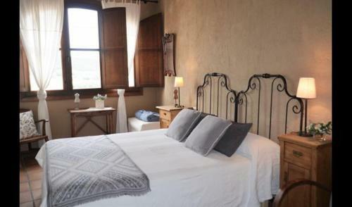 Villa In La Llacuna Sleeps 6 With Pool