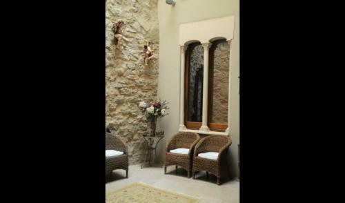 La Llacuna Villa Sleeps 4 With Pool