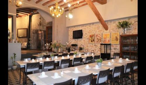 La Llacuna Villa Sleeps 5 With Pool