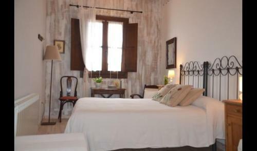 La Llacuna Villa Sleeps 5 With Pool
