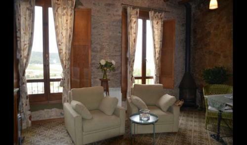 La Llacuna Villa Sleeps 32 With Pool