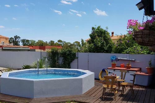 Lovely 1-bed Apartment With Pool And Bbq Area