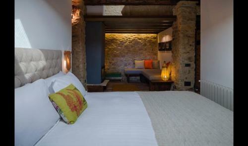 Las Bordas Villa Sleeps 18 With Pool