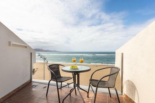 Beautiful Beachfront Apartament In Las Canteras