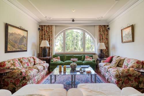 Amplia Villa de Lujo Con Piscina Climatizada