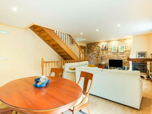 Inviting Holiday Home In Leitza With Jacuzzi