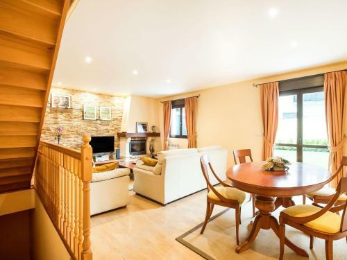 Inviting Holiday Home In Leitza With Jacuzzi