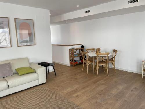 Llafranc Holiday Home Sleeps 8 With Air Con