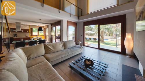 Lloret de Mar Villa Sleeps 10 Pool Air Con Wifi