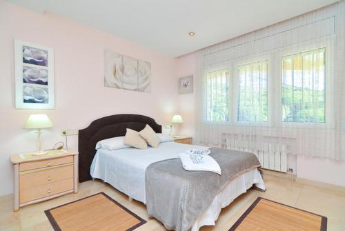 Lloret De Mar Villa Sleeps 15 Pool