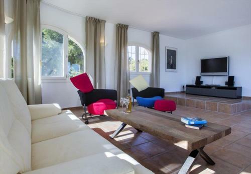 Lleus Villa Sleeps 6 Pool Air Con Wifi