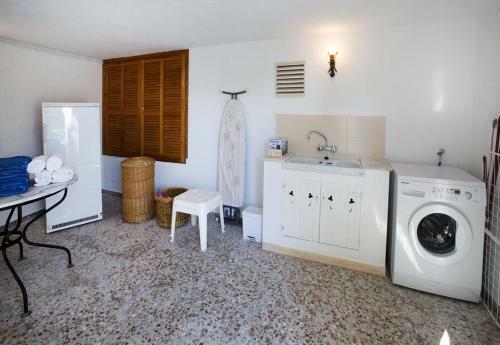 Lleus Villa Sleeps 6 Pool Air Con Wifi