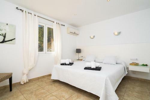Lleus Villa Sleeps 6 Pool Air Con Wifi