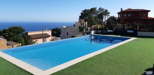 Lloret de Mar Villa Sleeps 7 Pool Wifi